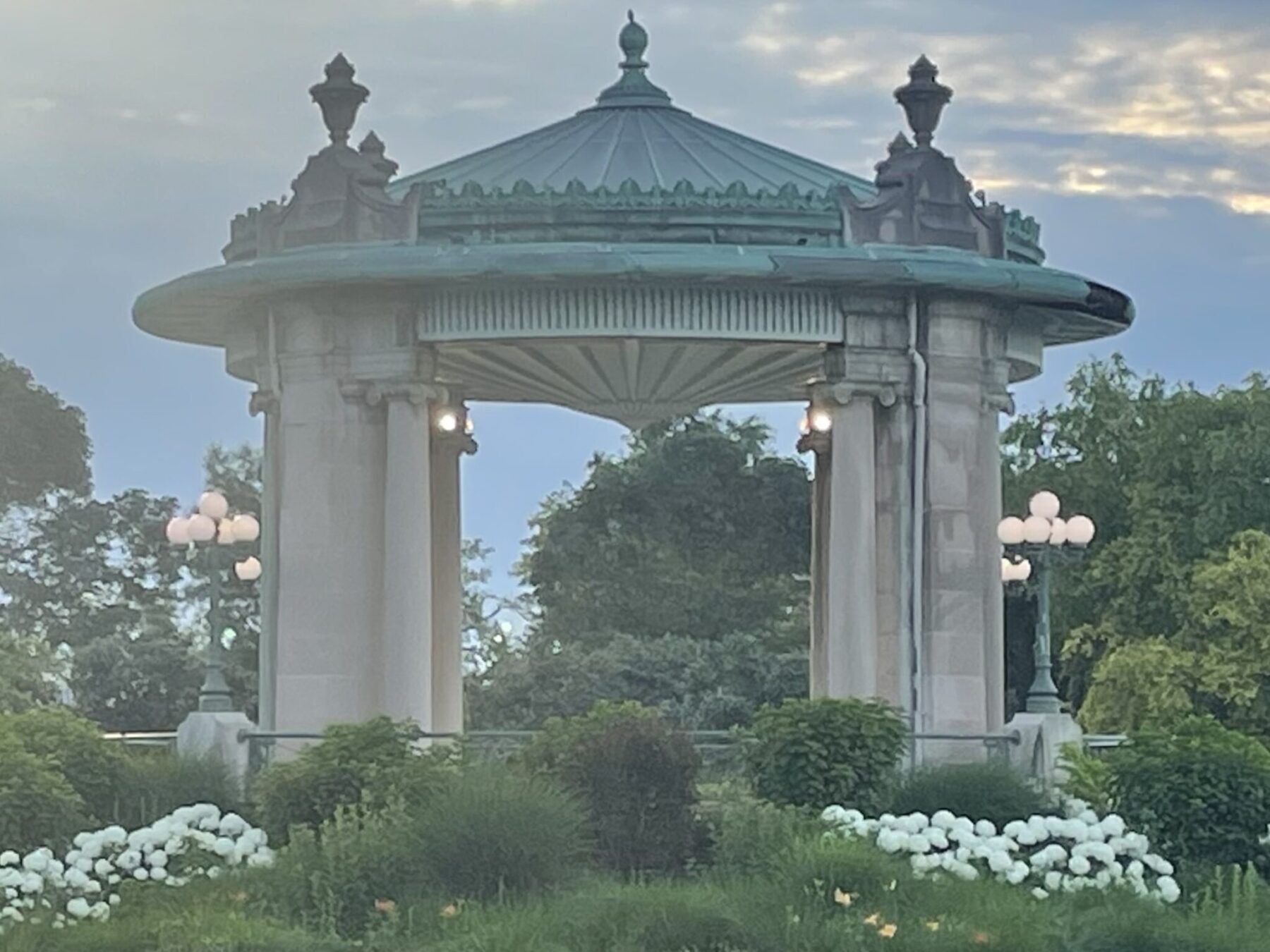 Nicki's Central West End Guide